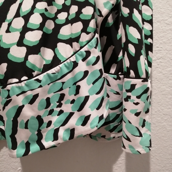 BCBGMaxAzria Womens Long Sleeve Animal Prints Wrap Dress Green Black - Size SP - Picture 4 of 6